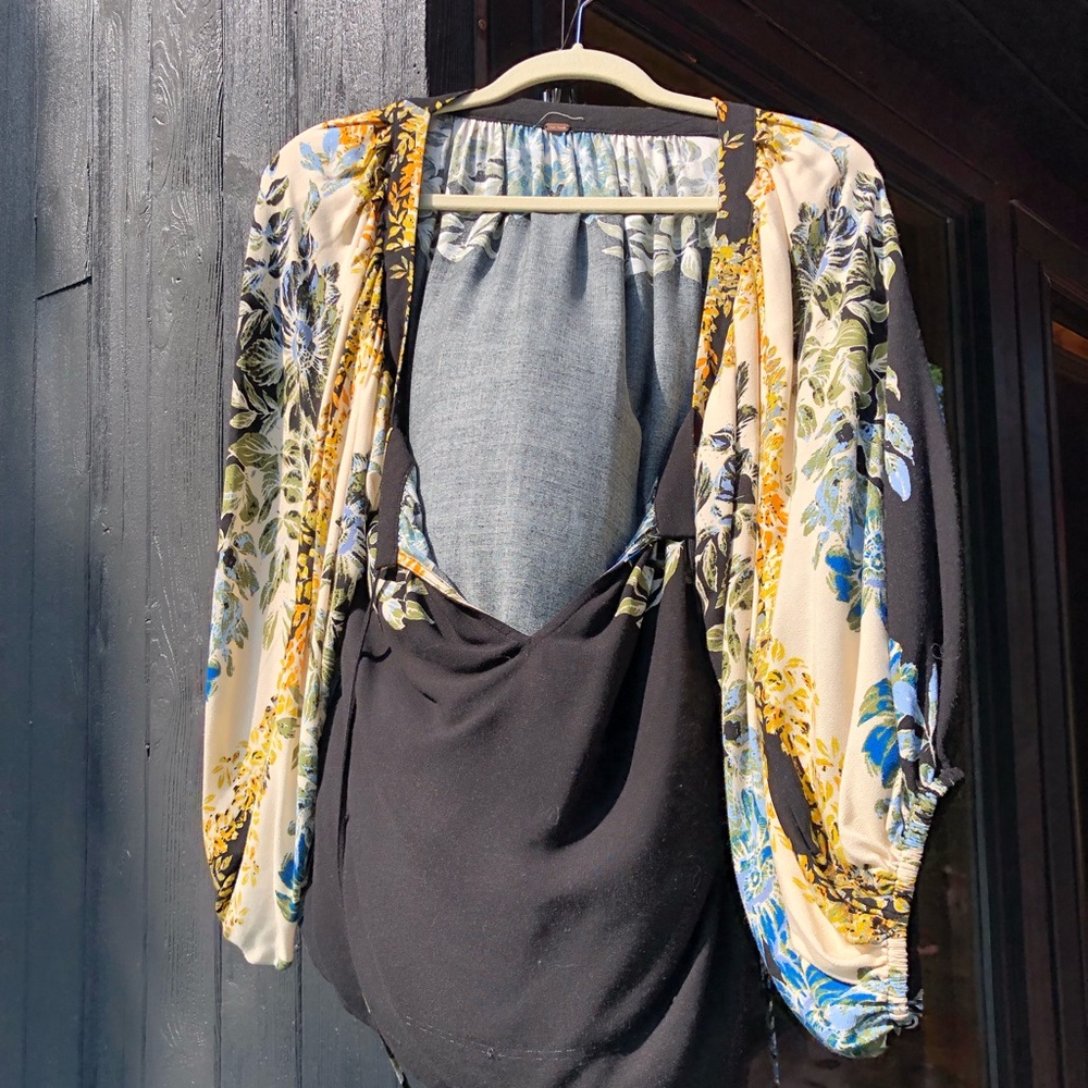 Absolutely stunning flowy FREE PEOPLE blouse with floral pattern and tassels